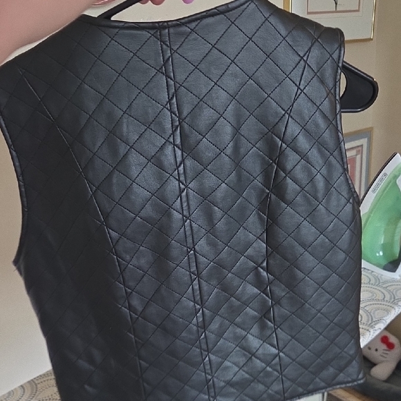 Vest - Picture 2 of 6
